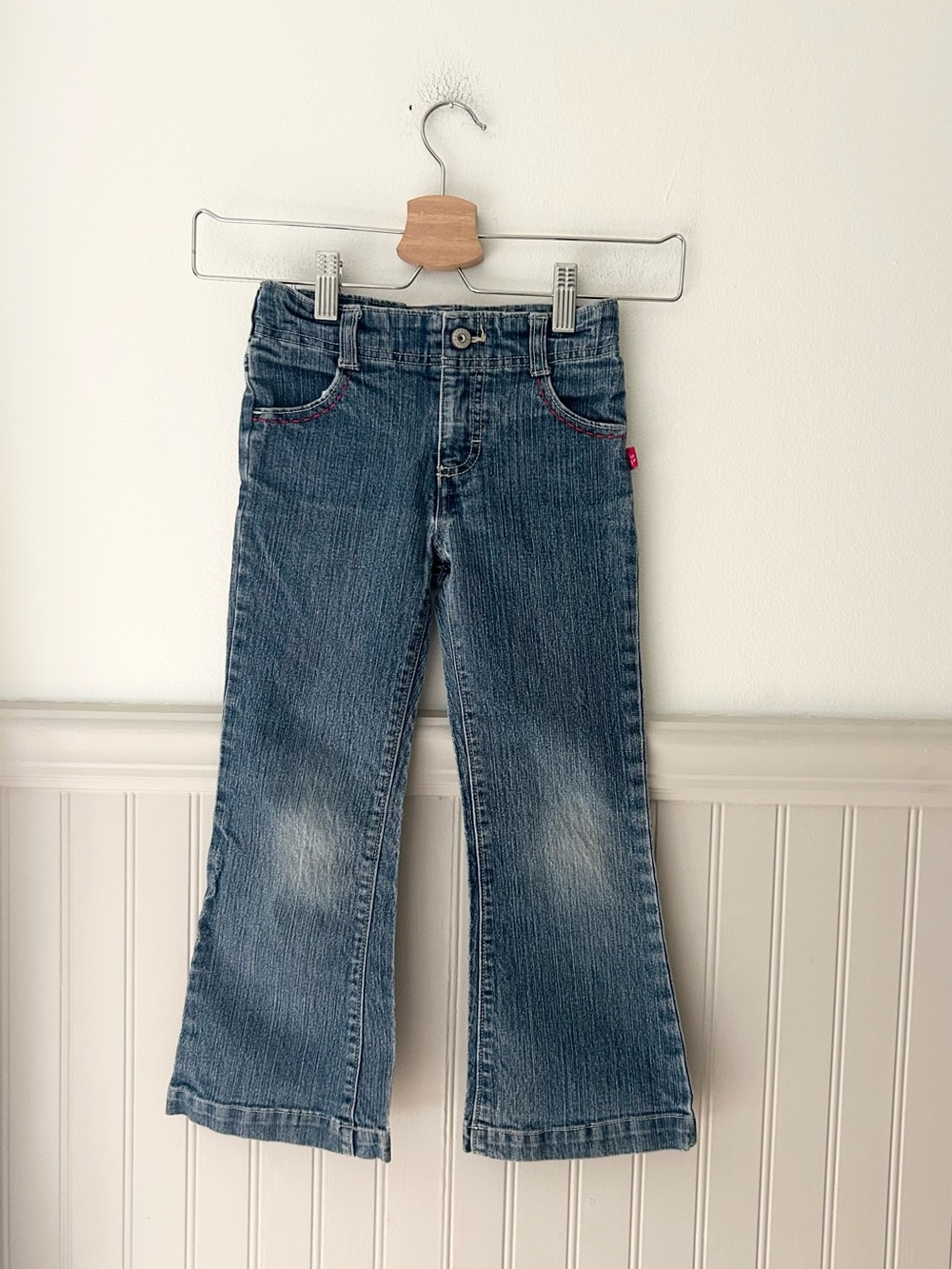 Vintage OshKosh B’gosh Girls Size 5 Denim Jeans Pink Embroidered Details